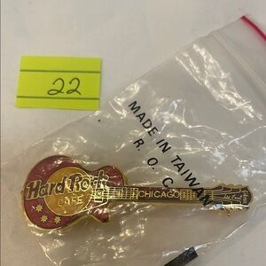 Hard Rock Cafe Chicago Guitar Pin
